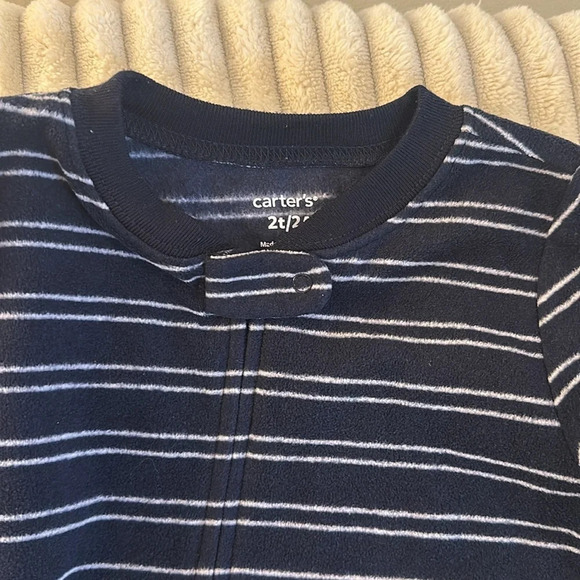 Carter's - long sleeve footed fleece truck design sleeper. Size 2T - Picture 3 of 5